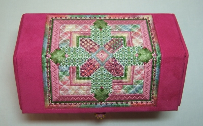 Hanki-Panki evening bag with gold chain strap